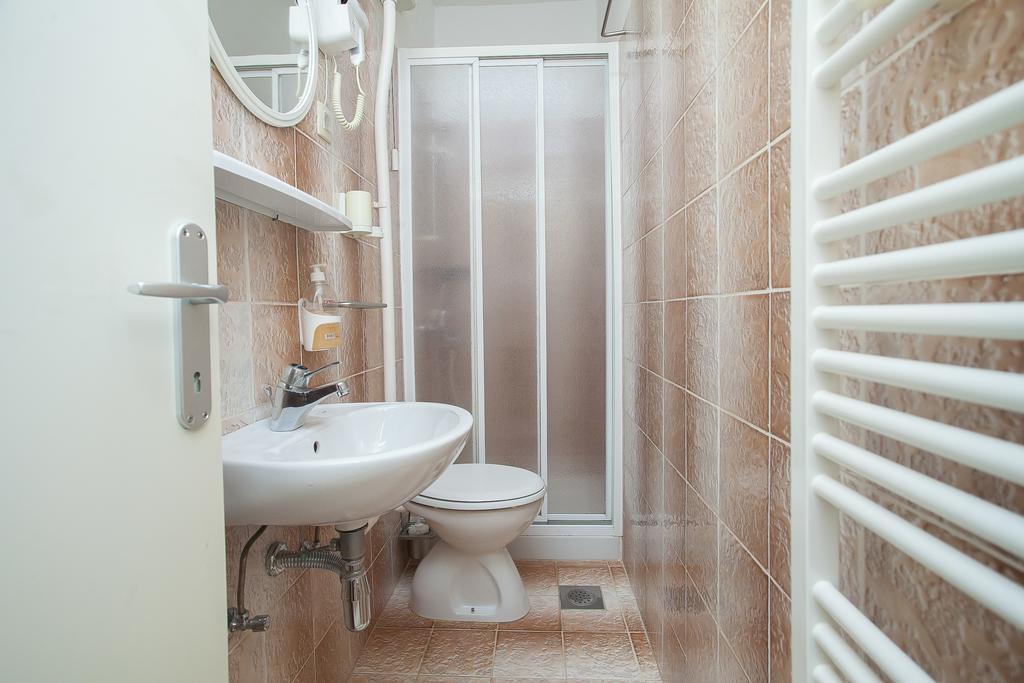 Guest House Lovric Lumbarda Rom bilde