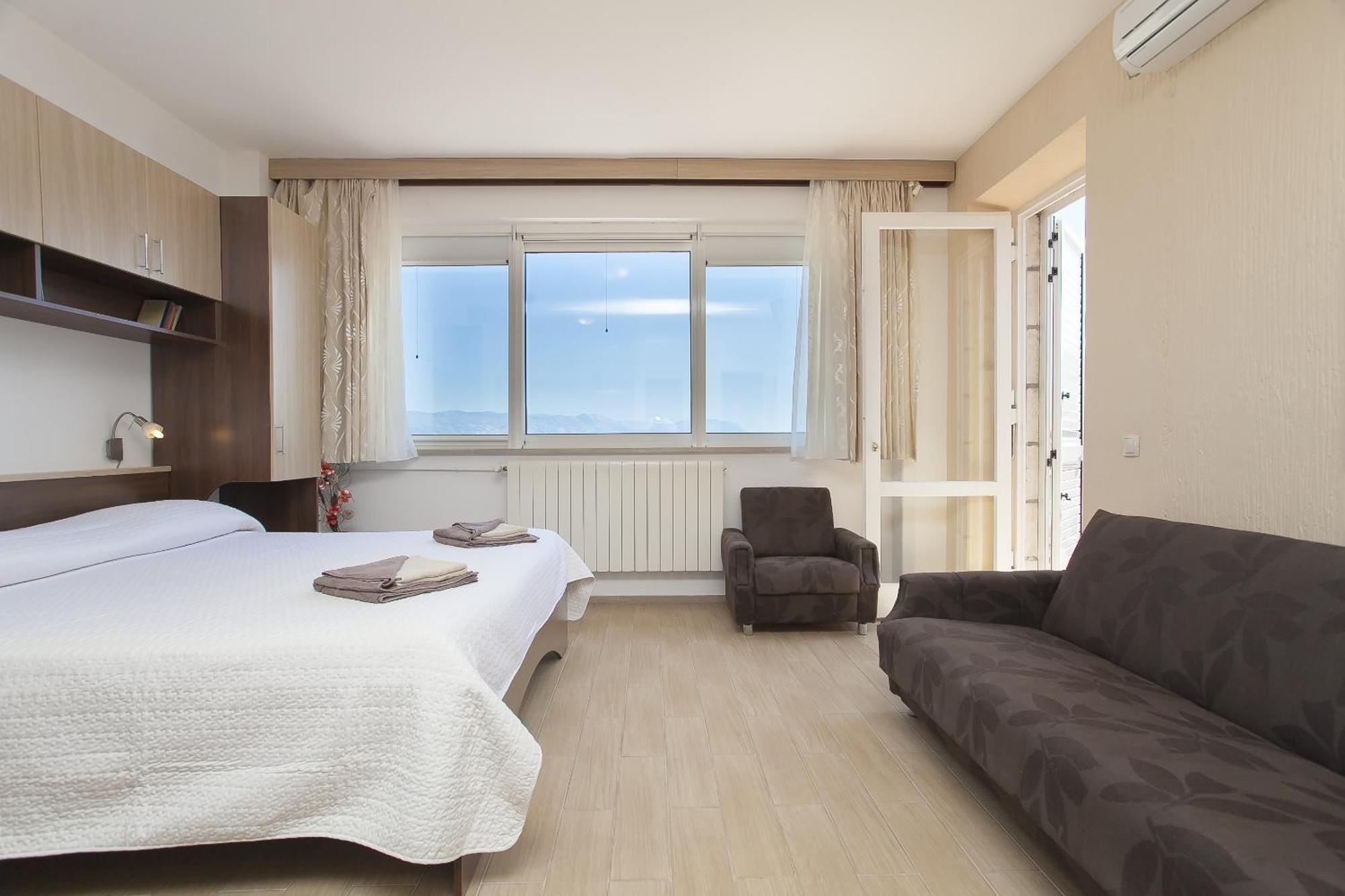 Guest House Lovric Lumbarda Rom bilde